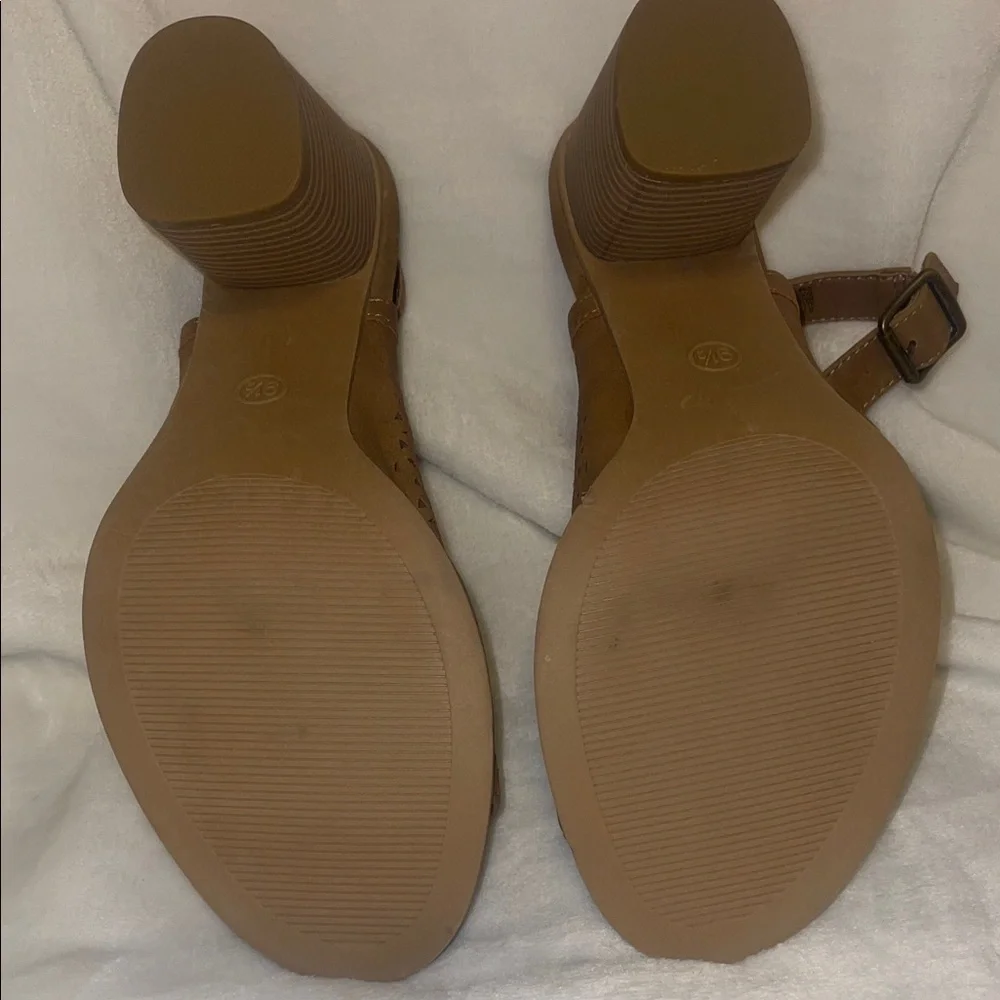 Universal Thread Tan Cutout Block Heel Sandals
